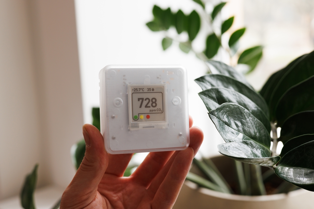 Indoor,air,quality,sensor:,maintain,a,healthy,work,environment,at